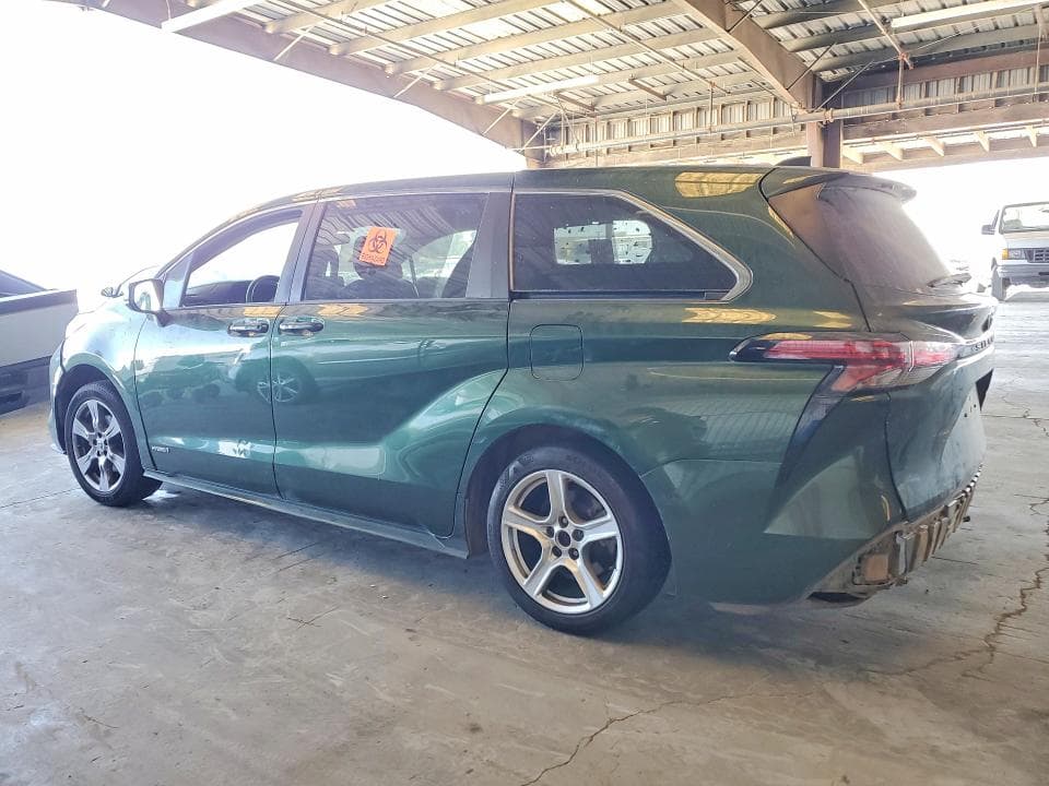 2021 TOYOTA SIENNA LE 2