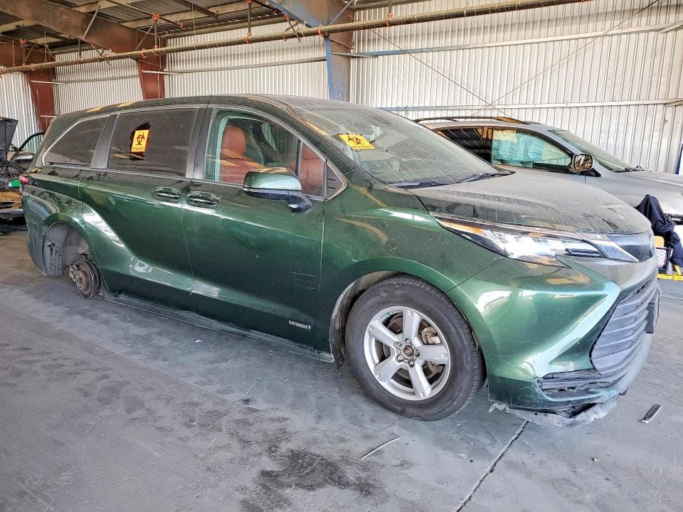 2021 TOYOTA SIENNA LE 4