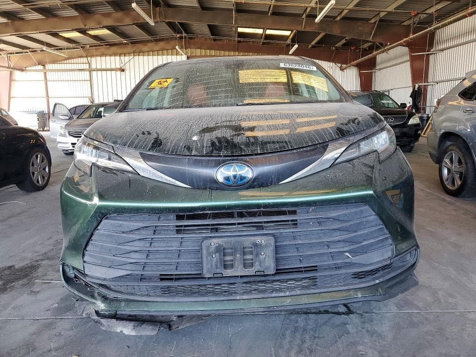 2021 TOYOTA SIENNA LE 5