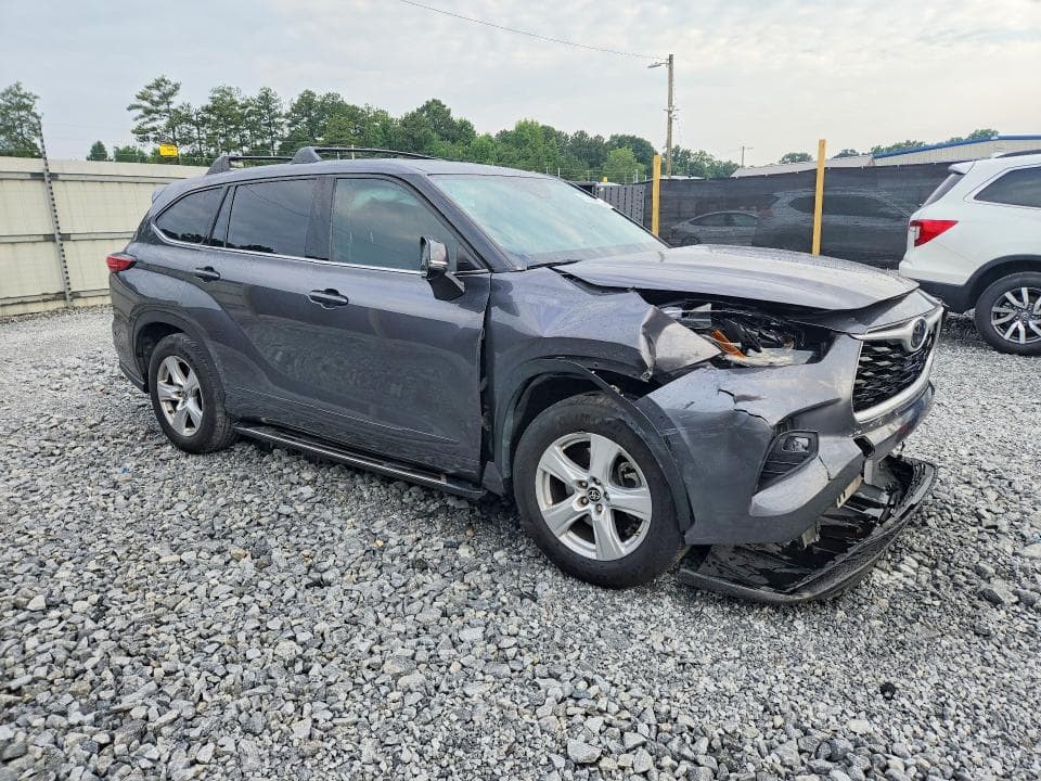2021 TOYOTA HIGHLANDER LE 4