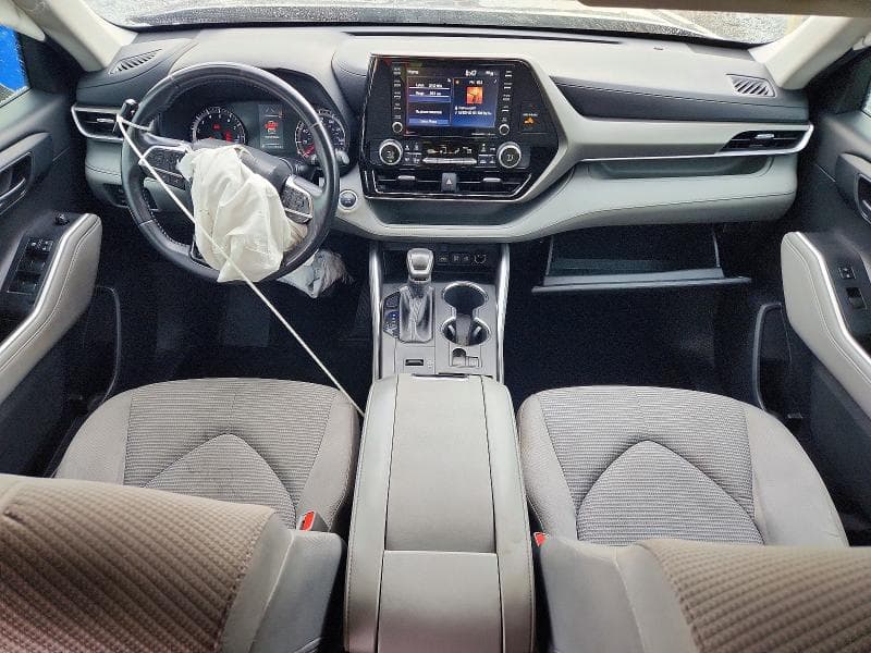 2021 TOYOTA HIGHLANDER LE 8
