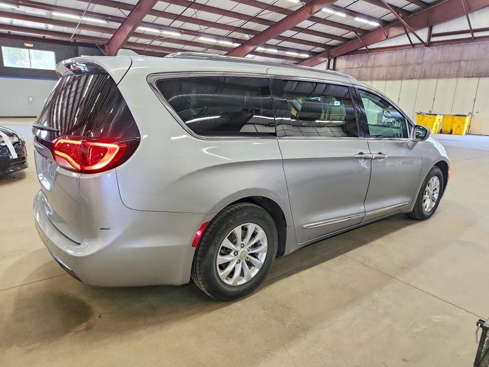 2019 CHRYSLER PACIFICA TOURING L 3