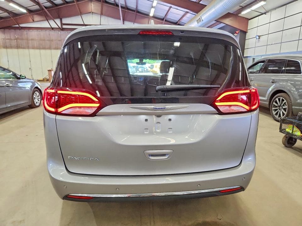 2019 CHRYSLER PACIFICA TOURING L 6