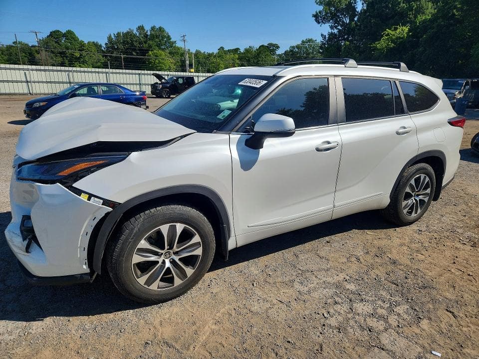 2023 TOYOTA HIGHLANDER XLE - 1
