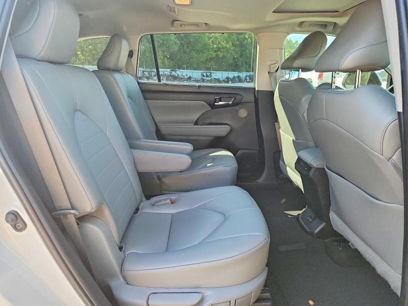 2023 TOYOTA HIGHLANDER XLE 11