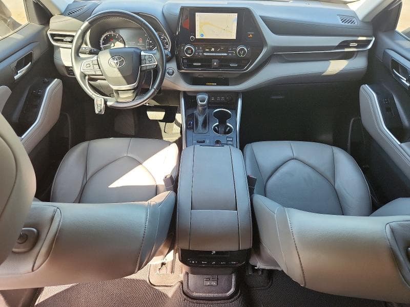 2023 TOYOTA HIGHLANDER XLE 8