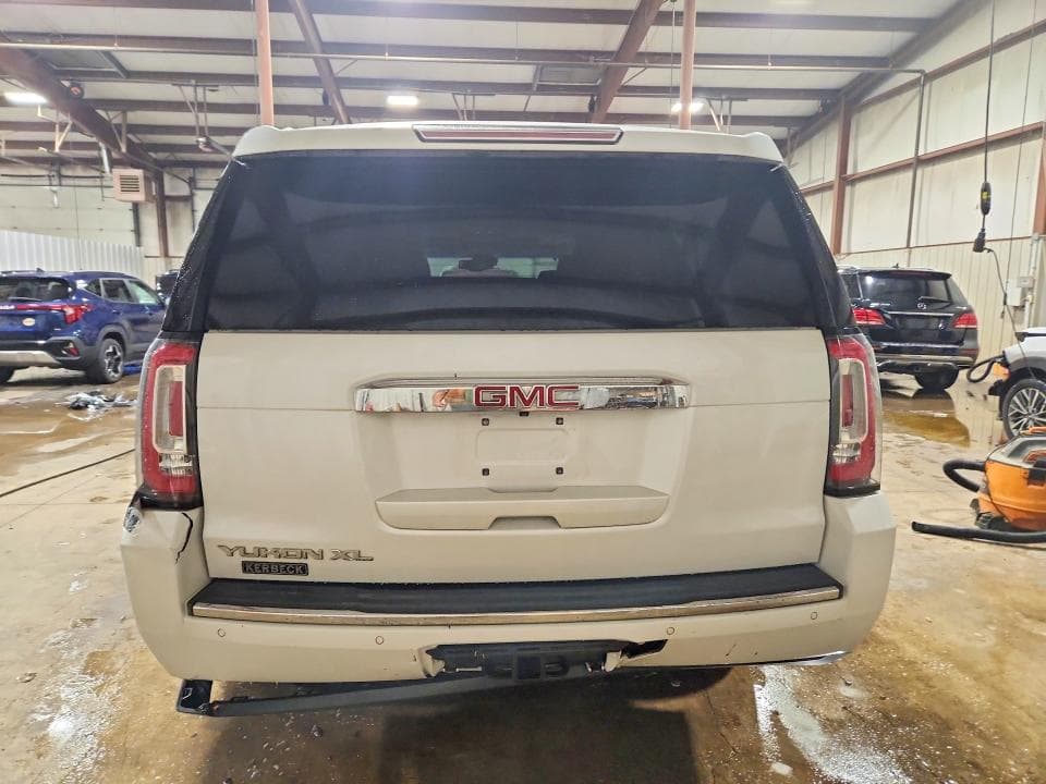2018 GMC YUKON XL DENALI 6