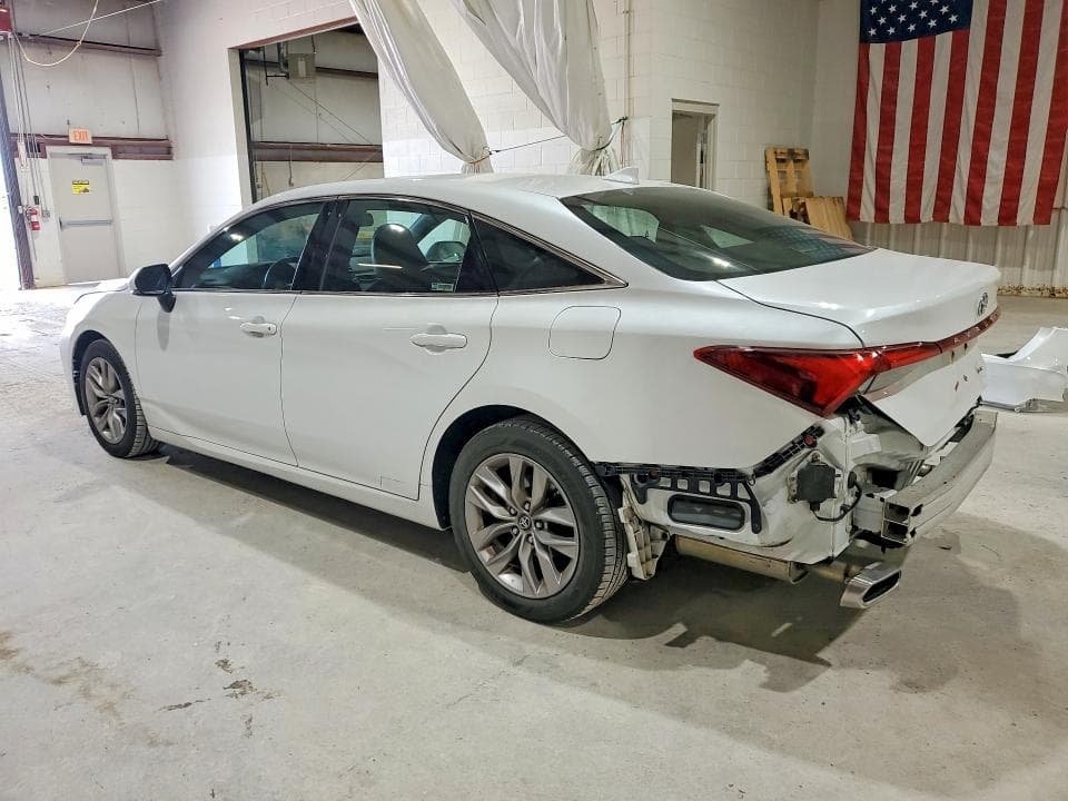 2019 TOYOTA AVALON XLE 2