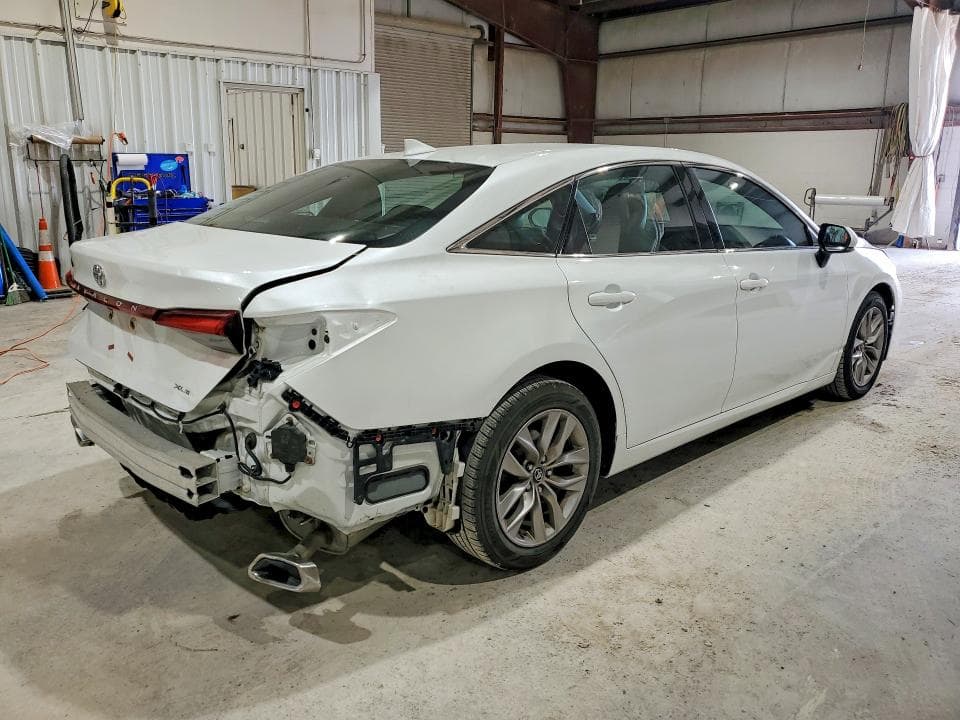 2019 TOYOTA AVALON XLE 3