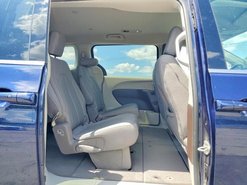 2019 CHRYSLER PACIFICA TOURING 11