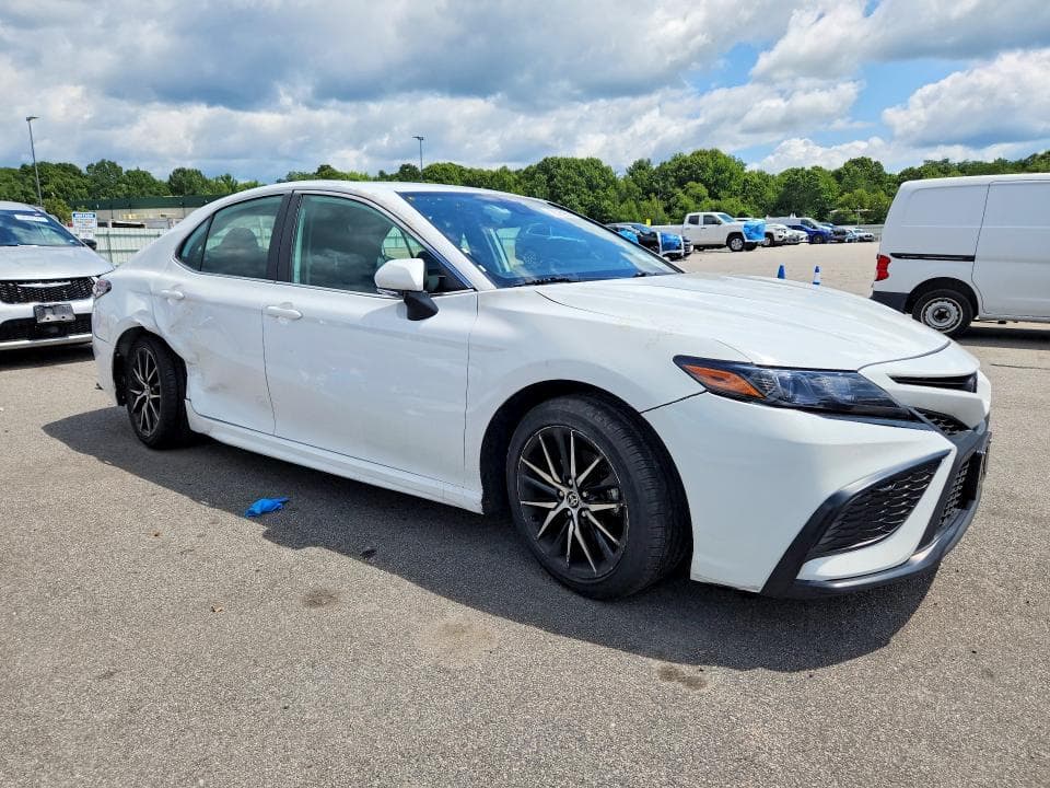 2024 TOYOTA CAMRY SE 4