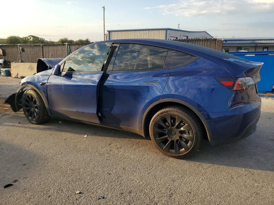 2024 TESLA MODEL Y 2