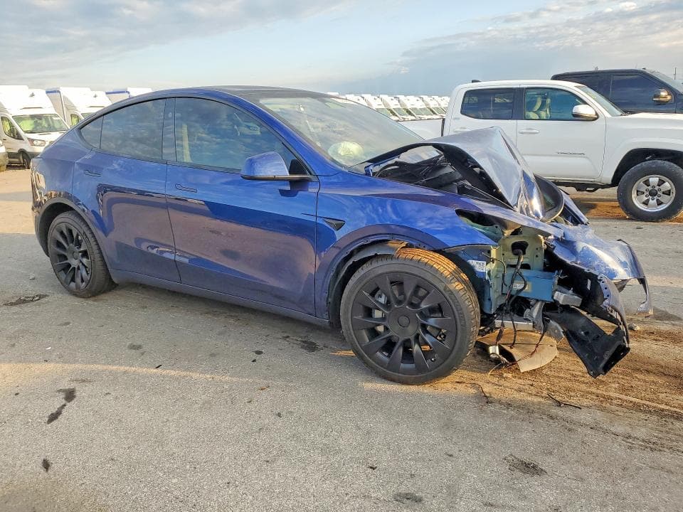 2024 TESLA MODEL Y 4