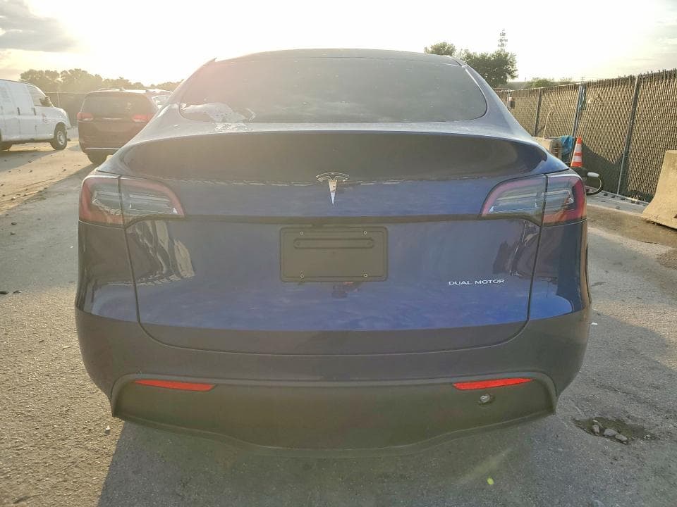 2024 TESLA MODEL Y 6