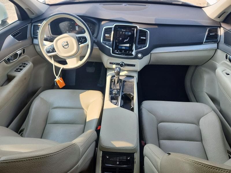 2022 VOLVO XC90 T5 MOMENTUM 8