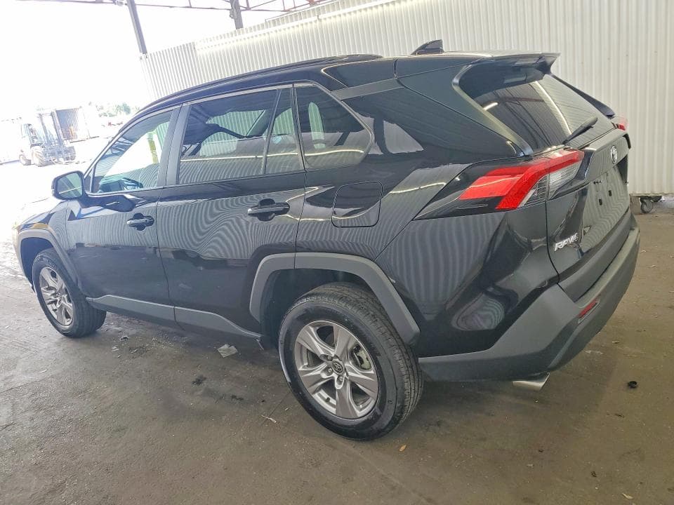2025 TOYOTA RAV4 XLE 2