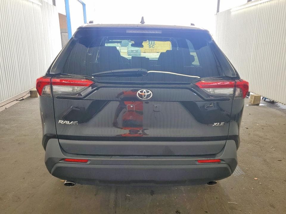 2025 TOYOTA RAV4 XLE 6