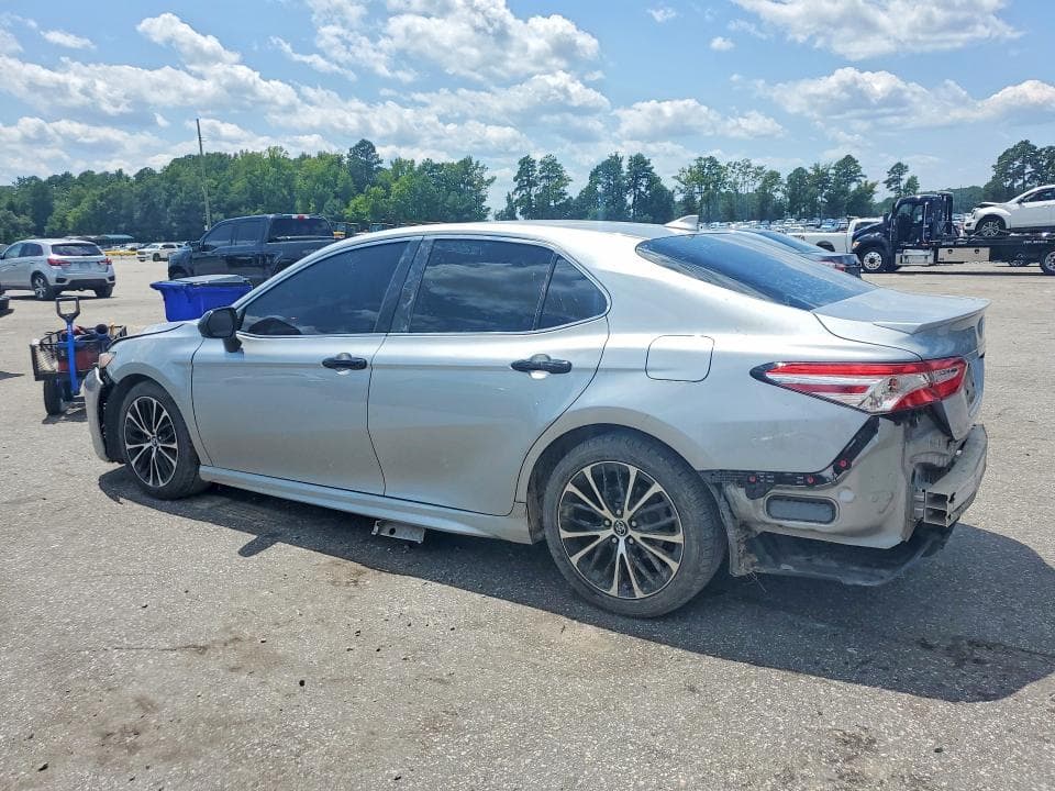 2020 TOYOTA CAMRY SE 2