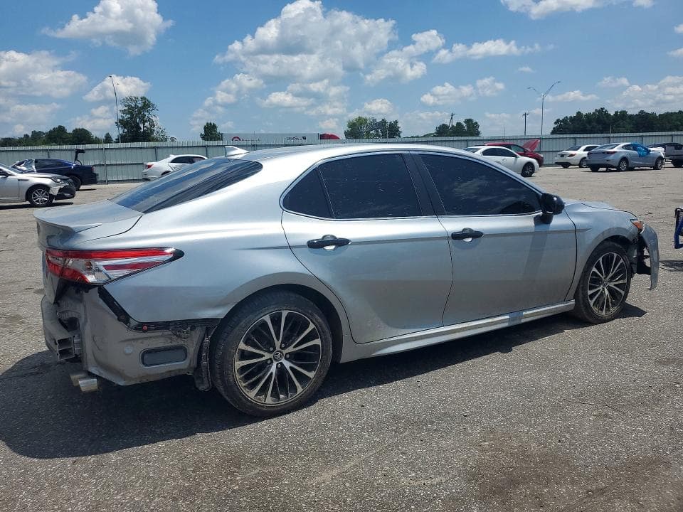 2020 TOYOTA CAMRY SE 3