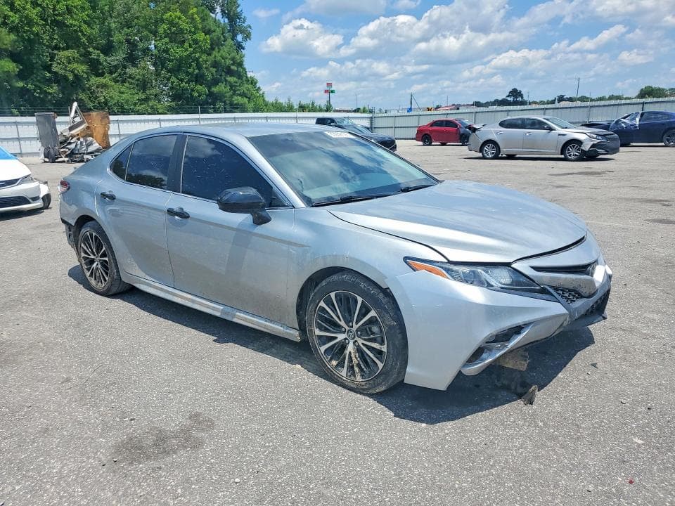 2020 TOYOTA CAMRY SE 4