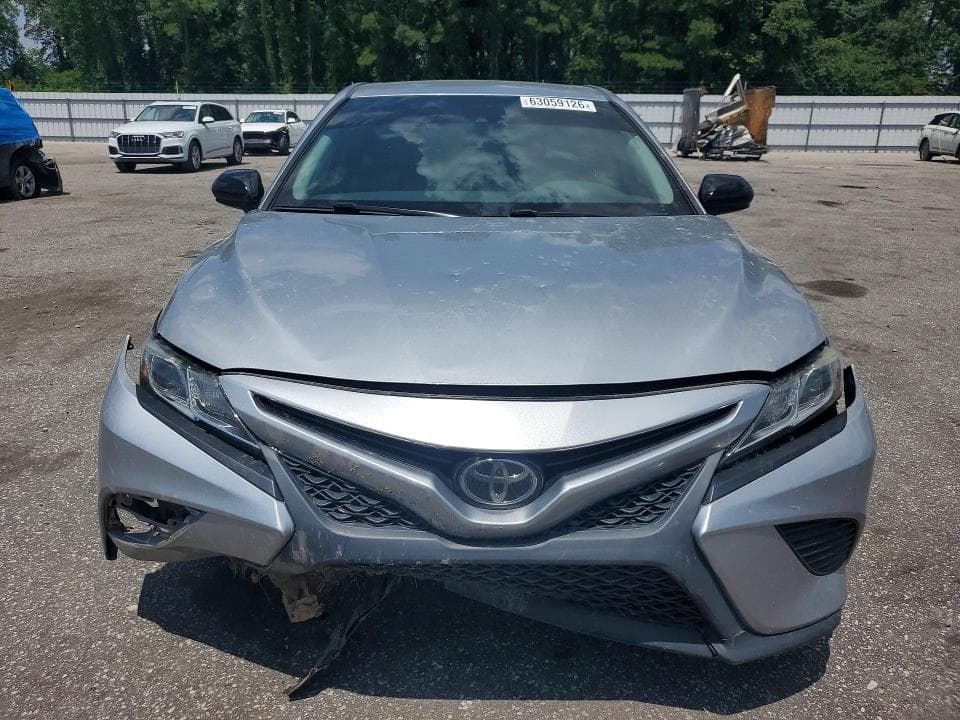 2020 TOYOTA CAMRY SE 5