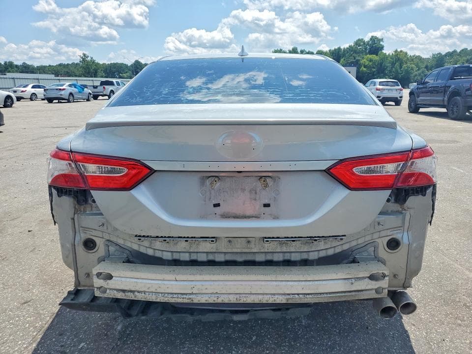 2020 TOYOTA CAMRY SE 6