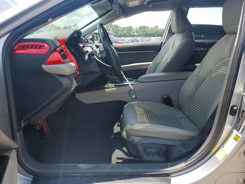 2020 TOYOTA CAMRY SE 7