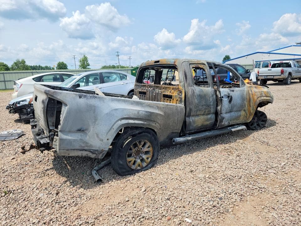 2017 TOYOTA TACOMA SR5 V6 3