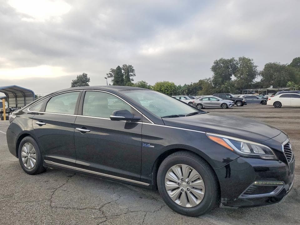 2017 HYUNDAI SONATA HYBRID SE 4