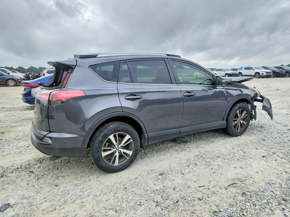 2018 TOYOTA RAV4 XLE 3