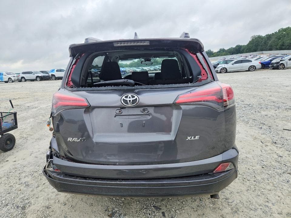 2018 TOYOTA RAV4 XLE 6
