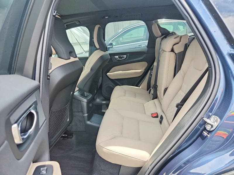 2026 VOLVO XC60 PLUS 11