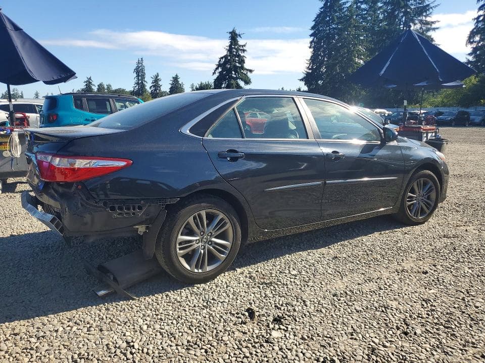 2017 TOYOTA CAMRY SE 3
