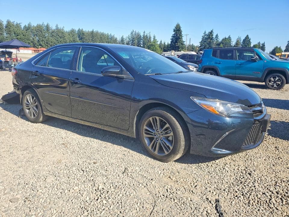 2017 TOYOTA CAMRY SE 4