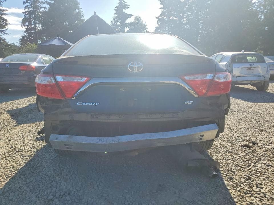 2017 TOYOTA CAMRY SE 6