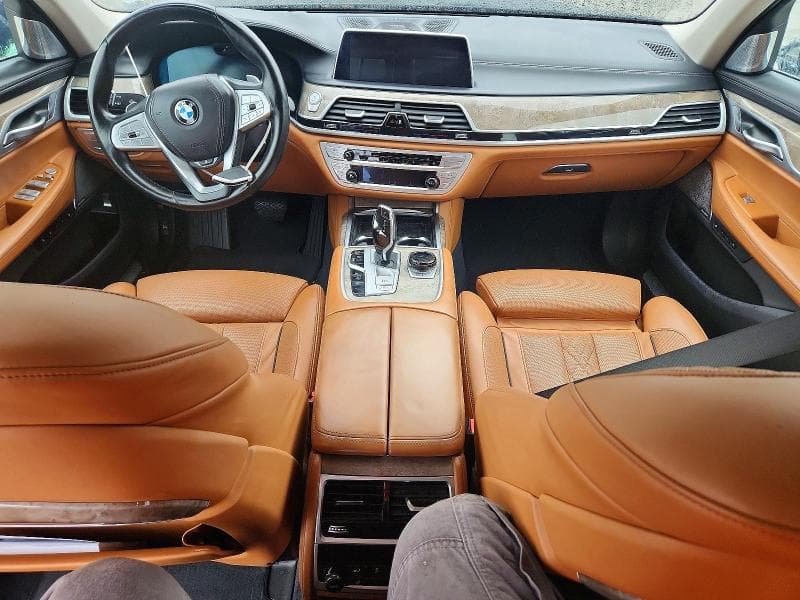 2020 BMW 750 XI 8