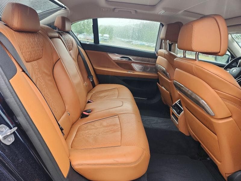 2020 BMW 750 XI 10