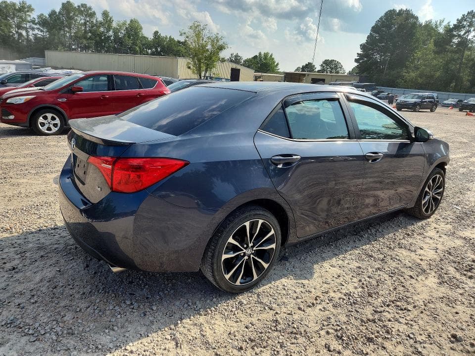 2017 TOYOTA COROLLA SE 3