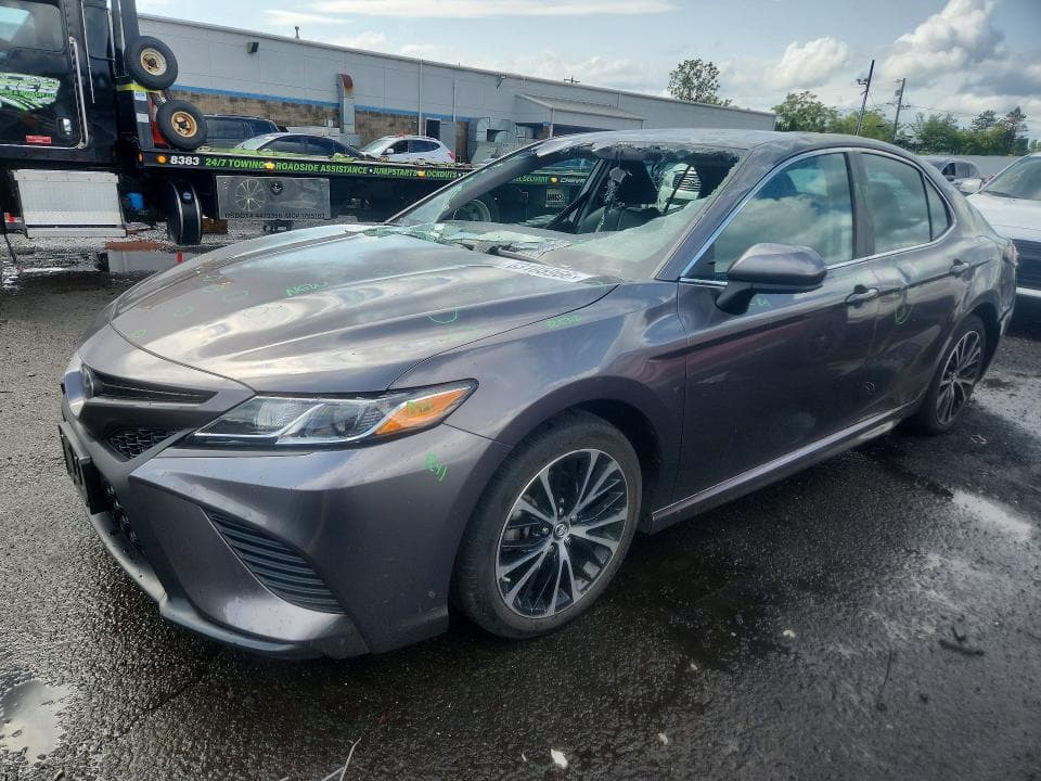 2018 TOYOTA CAMRY SE - 1