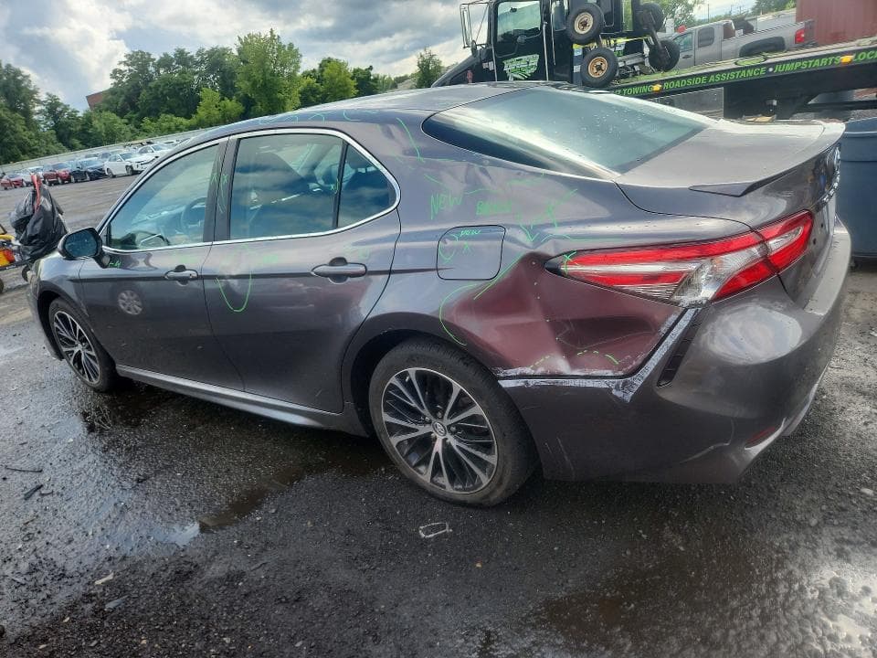 2018 TOYOTA CAMRY SE 2