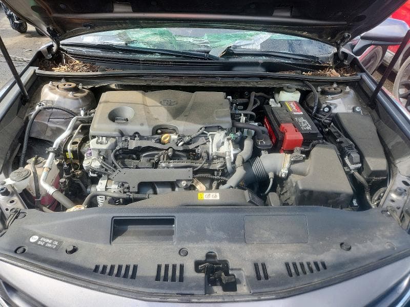 2018 TOYOTA CAMRY SE 11