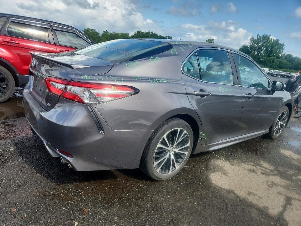 2018 TOYOTA CAMRY SE 3