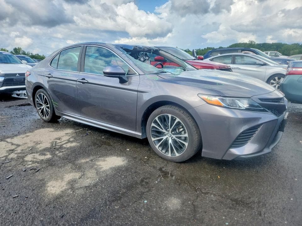 2018 TOYOTA CAMRY SE 4