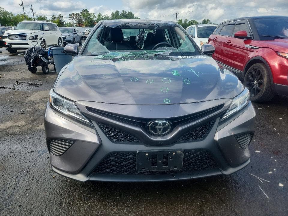 2018 TOYOTA CAMRY SE 5