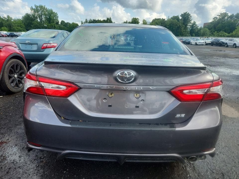 2018 TOYOTA CAMRY SE 6