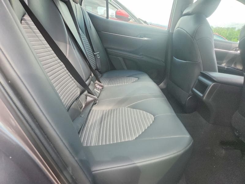 2018 TOYOTA CAMRY SE 10