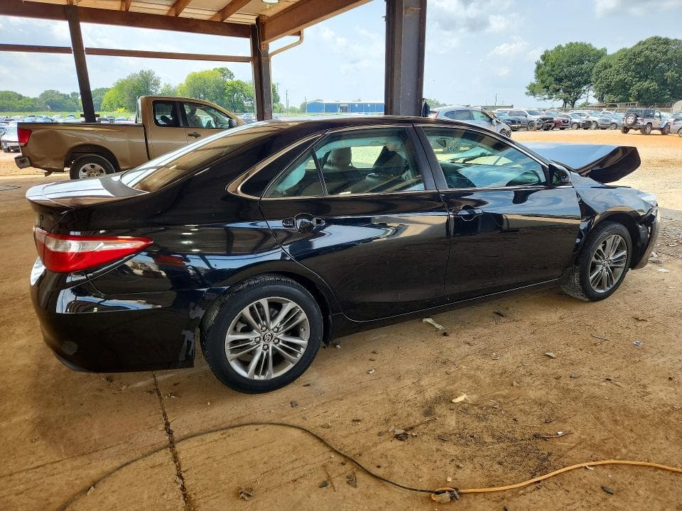 2017 TOYOTA CAMRY SE 3