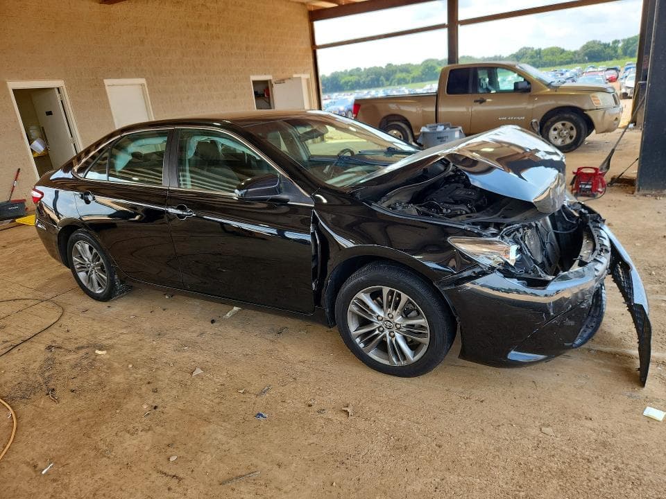 2017 TOYOTA CAMRY SE 4