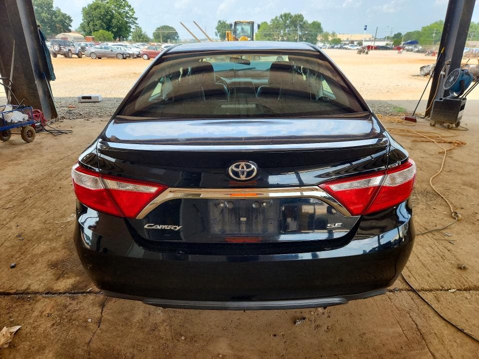 2017 TOYOTA CAMRY SE 6