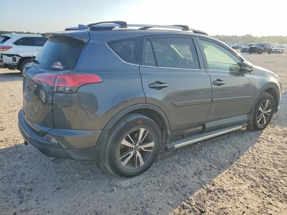 2018 TOYOTA RAV4 XLE 3